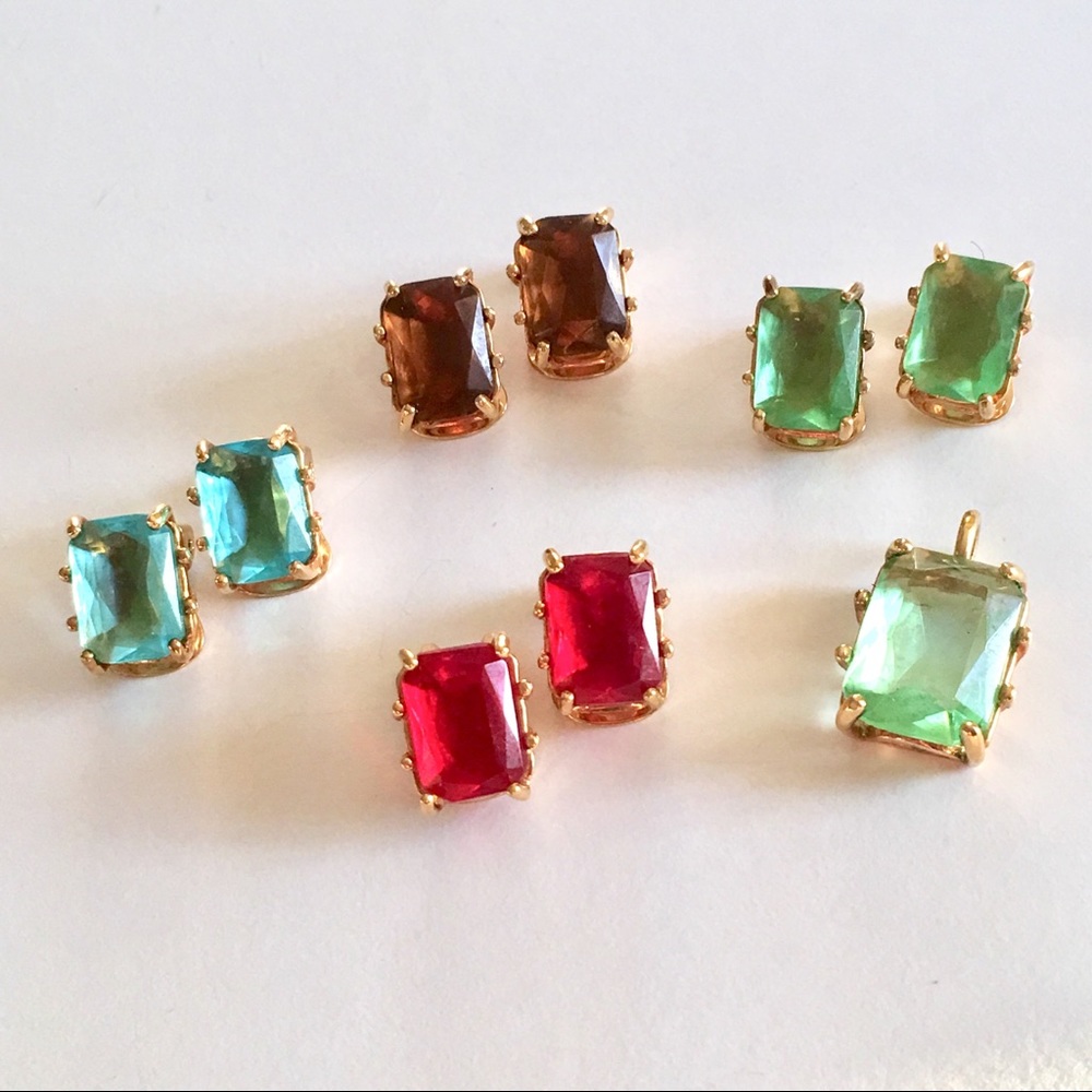 BUNDLE of 4 VINTAGE CLIP ON EARRINGS & 1 PENDANT.
